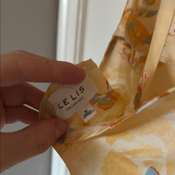 Lelia collections- Floral Halter Top - Yellow and Orange size medium - Picture 3 of 4